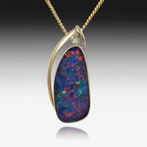 14kt Yellow Gold Opal pendant