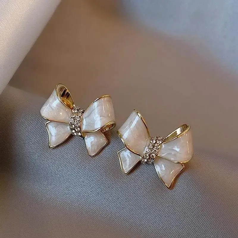 2022 New Personality Fashion Butterfly Golden Earrings Women Temperament Imitation Pearl Inlaid Rhinestones Shiny Earrings