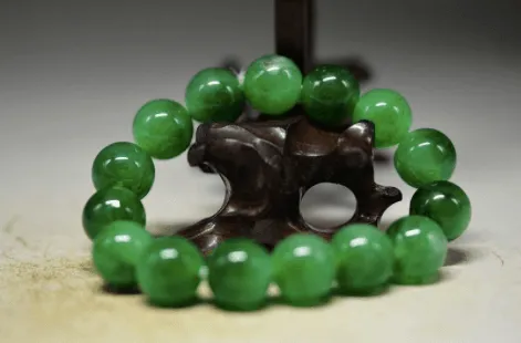 GREEN WITH ENVY BEADED BRACELET