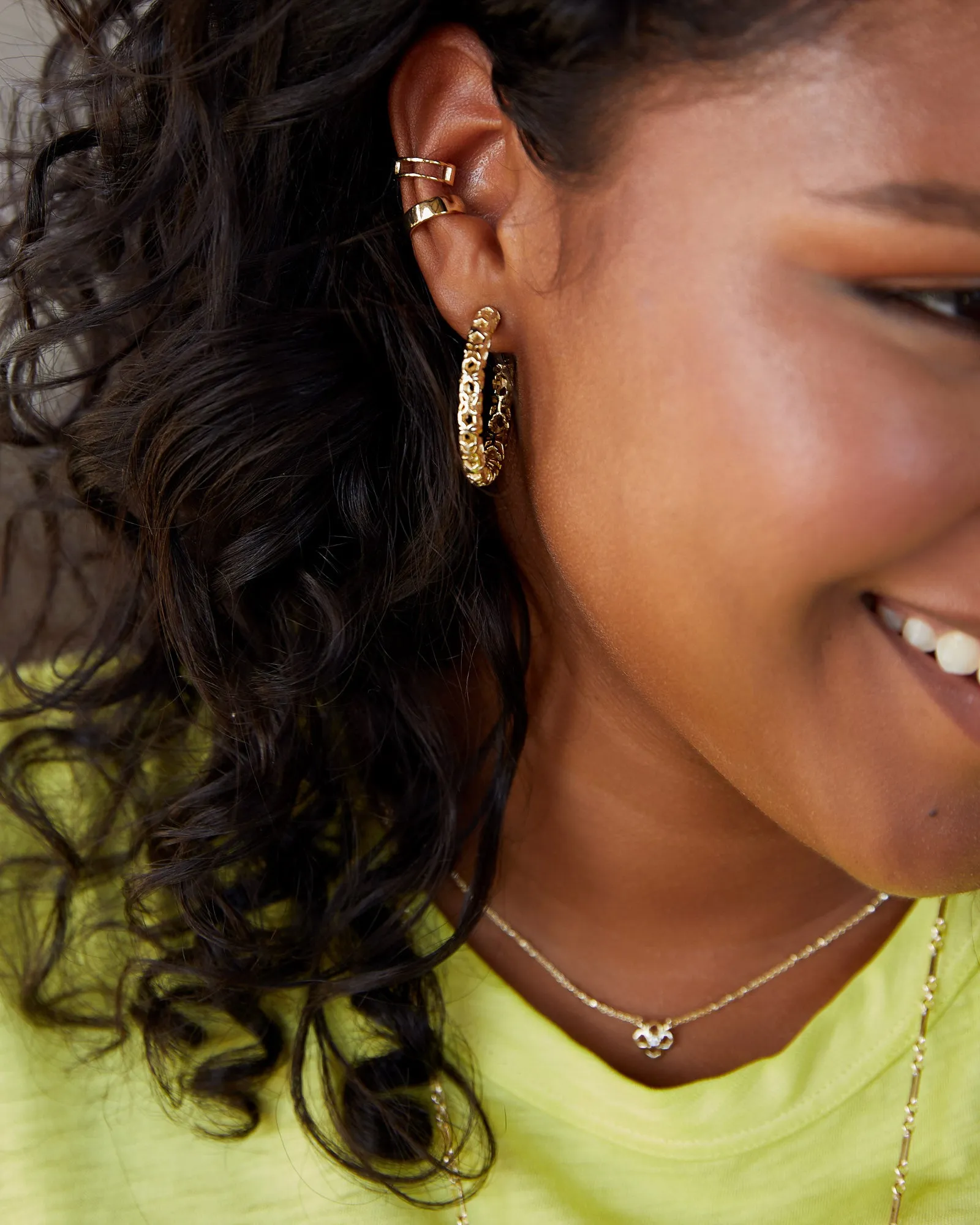 Maggie Small Hoop Earrings In Gold Filigree