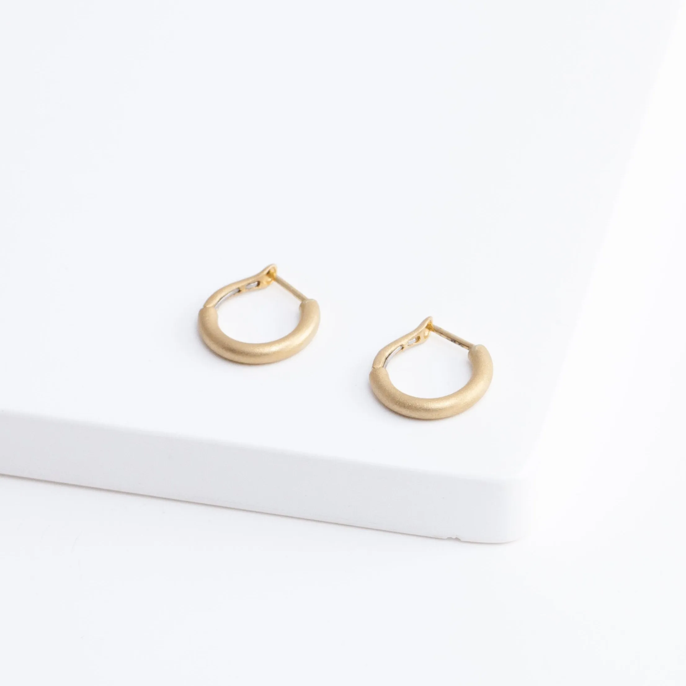 Matte hoop earrings