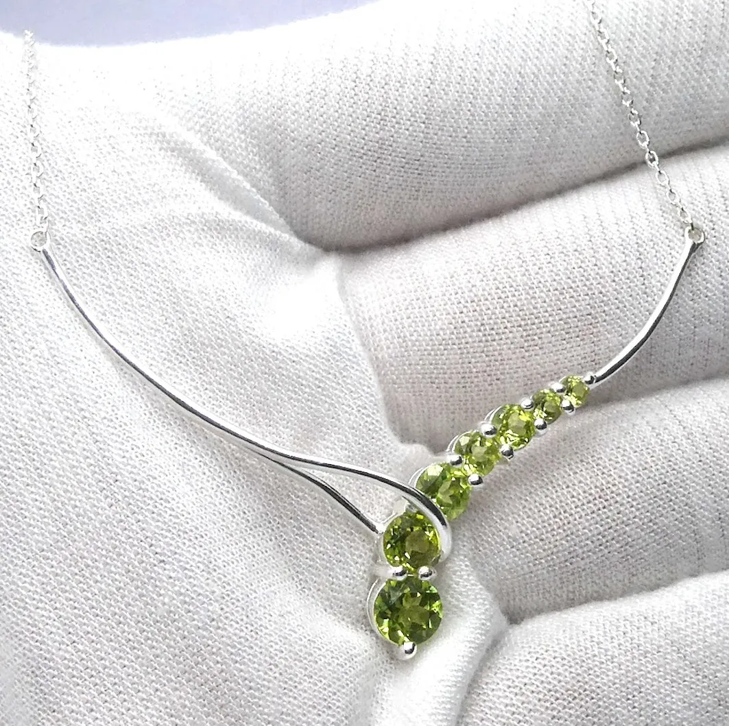 Peridot Necklace, 7 faceted Rounds, Comet, 925 Sterling Silver