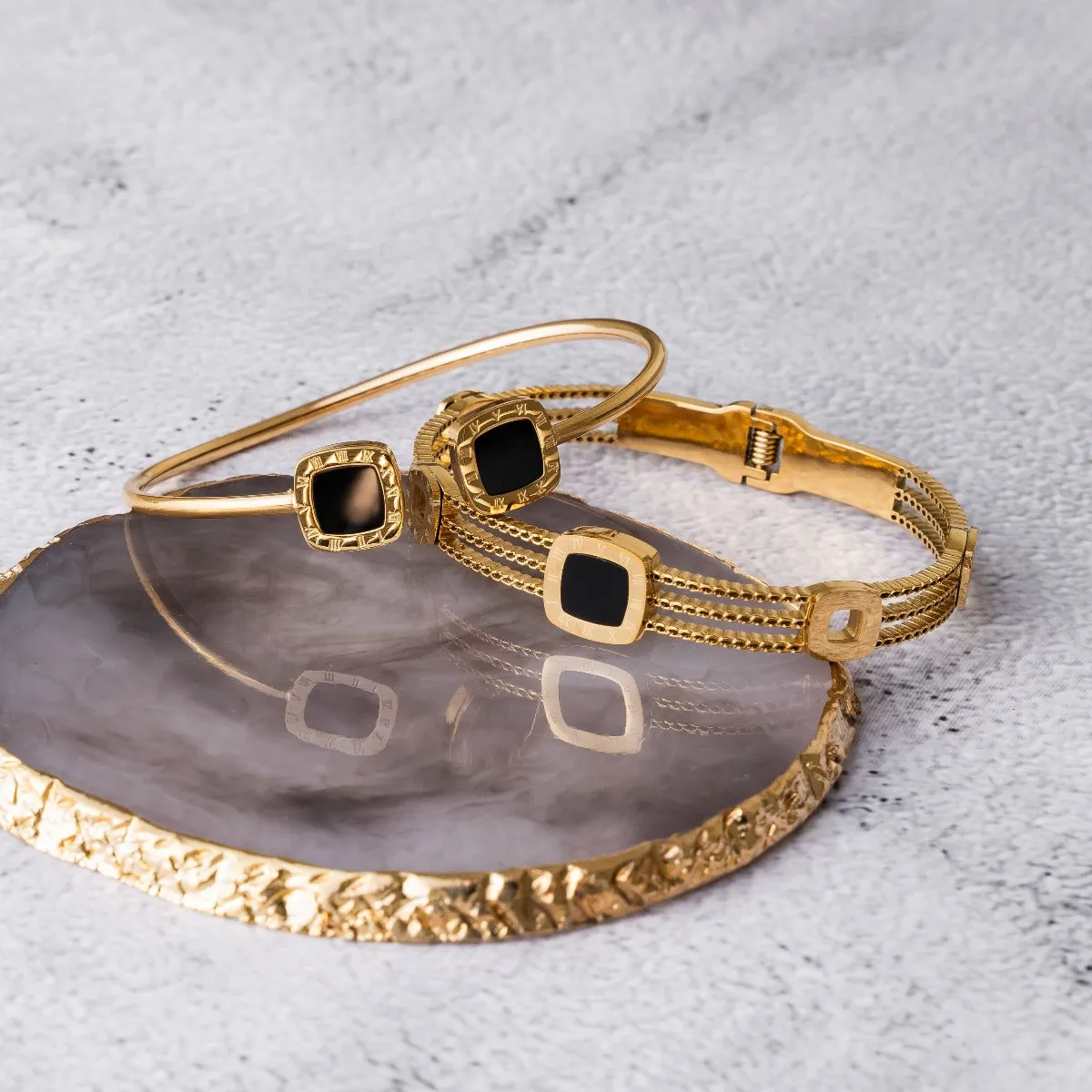 Squared Onyx Gears Bracelet - Gold
