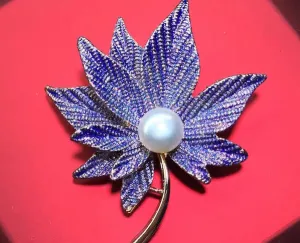 Stunning Maple Leaf Peal Brooch