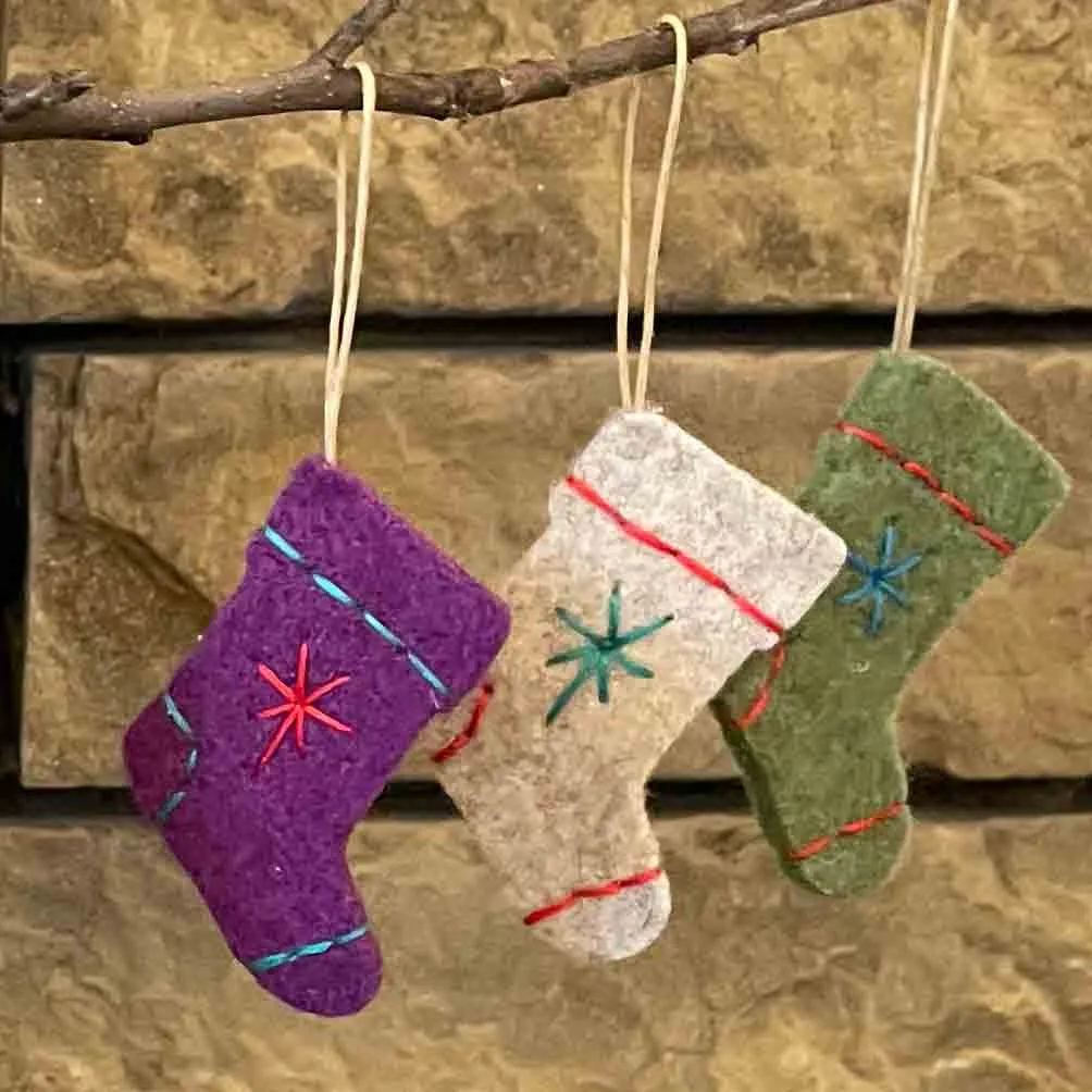 Tiny Felt Christmas Stocking Ornaments to decorate