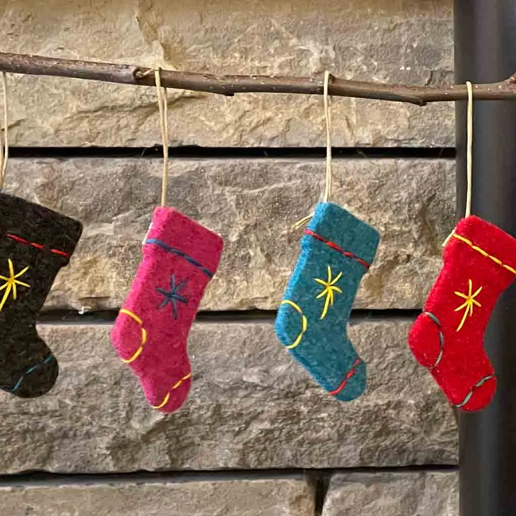 Tiny Felt Christmas Stocking Ornaments to decorate